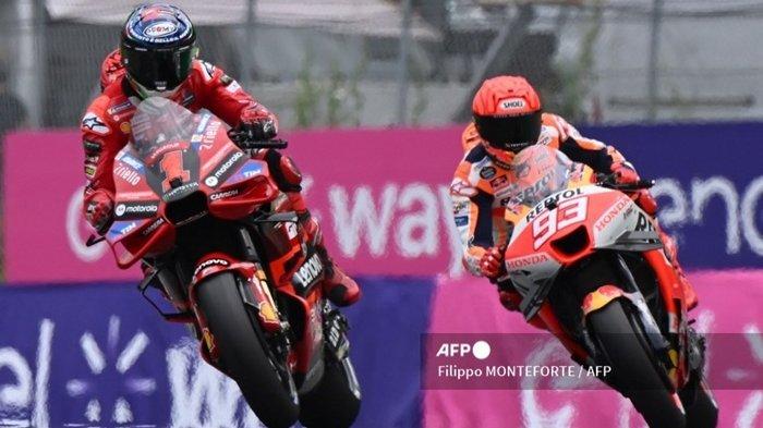 Francesco Bagnaia dan Marc Marquez. Duet keduanya di tim pabrikan Ducati bakal segera terjadi.