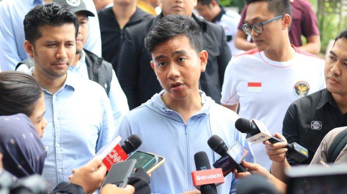 Bakal calon wakil Presiden Gibran Rakabuming Raka saat jumpa pers, di Open House, Jalan Puncak Markoni Atas, Damai, Balikpapan Kota, Kota Balikpapan, Kalimantan Timur.