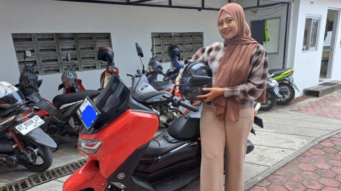 Vivi bersama motor Yamaha All New NMax Type S Lite Version.