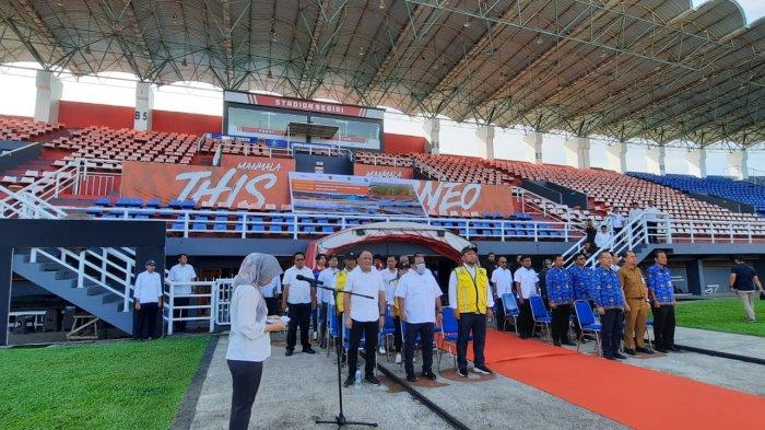 Dinas PUPR, Kepala BPPW Kaltim, Asisten II Pemkot Samarinda dan Manajer Borneo FC Samarinda saat lakukan penandatanganan kontrak Renovasi Stadion Segiri Samarinda 2023/2024.