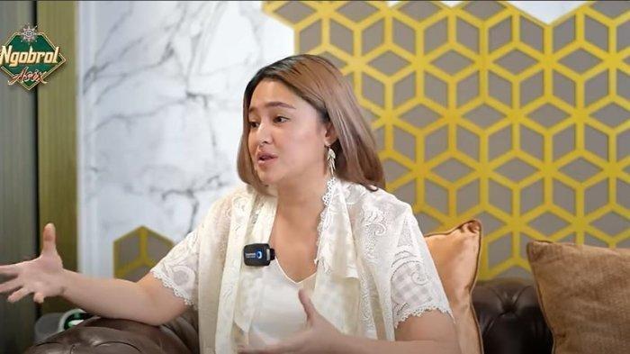 Marshanda saat tampil di podcast Ngobrol Asix bersama Ashanty.