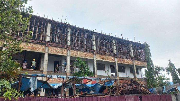 Kepala Bidang Pendidikan Dasar (Dikdas) Dinas Pendidikan dan Kebudayaan (Disdik) Kota Bontang, Nuryadi, saat ditemui dalam sidak proyek pembangunan ruang kelas SMPN 2 beberapa waktu lalu.TRIBUNKALTIM.CO/MUHAMMAD RIDWAN