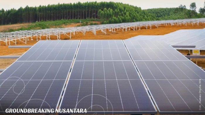 Ilustrasi pembangunan panel surya di kawasan IKN Nusantara, sebagai langkah terapkan energi terbarukan yang ramah lingkungan.