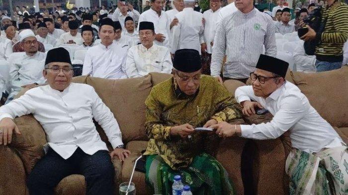 Dari kiri ke kanan, Ketua PBNU Yahya Cholil Staquf, Mantan Ketua PBNU Said Agil Siradj dan calon wakil presiden nomor urut 1, Muhaimin Iskandar dalam acara Haul di Krapyak, Yogyakarta, Sabtu (23/12/2023).