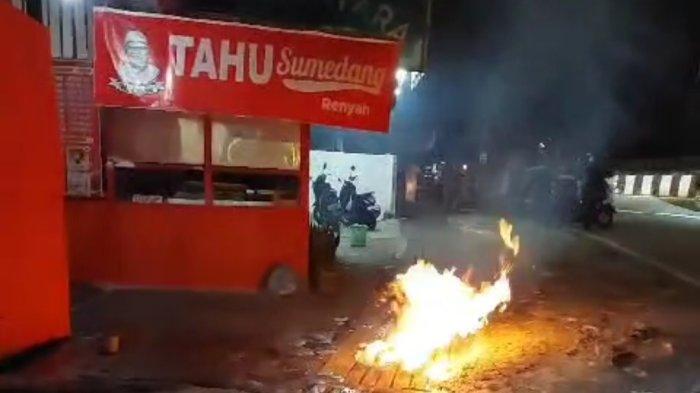 Pipa jargas di Jalan Bhayangkara, RT 14 Kelurahan Gunung Elai mengalami kebocoran hingga mengeluarkan api dan menyambar dua orang warga. TRIBUNKALTIM.CO/MUHAMMAD RIDWAN