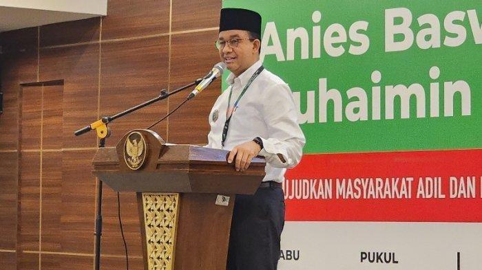 Calon presiden (Capres) nomor urut 1, Anies Baswedan, memberi sambutan acara deklarasi dukungan Keluarga Besar HMI kepada capres-cawapres Anies Baswedan- Muhaimin Iskandar (AMIN) di Lippo Kuningan, Jakarta, Rabu (27/12/2023).