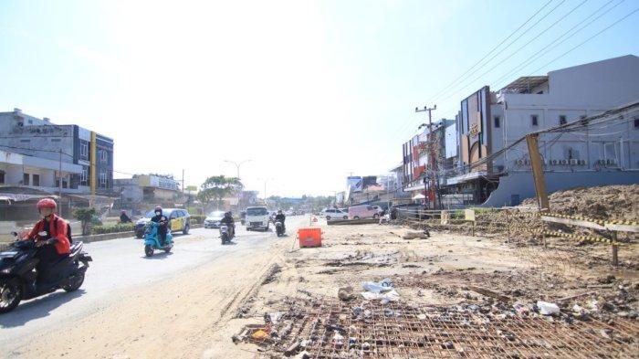 Pengerjaan yang menjadi bagian dari proyek DAS Ampal di Jalan MT Haryono, Kota Balikpapan, Kalimantan Timur. Program satu di antara solusi penanganan banjir di Balikpapan.