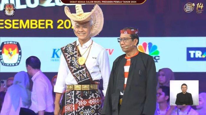 Pasangan capres-cawapres nomor urut 3, Ganjar Pranowo dan Mahfud MD dalam debat cawapres, Jumat (22/12/2023).
