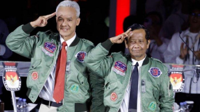 Calon presiden dan calon wakil presiden nomor urut 3 Ganjar Pranowo dan Mahfud MD hadir saat debat calon presiden Pemilu 2024 di Istora Senayan, Jakarta, Minggu (7/1/2024).
