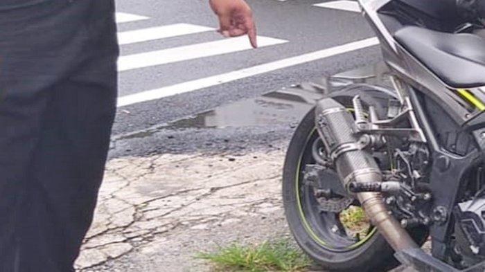Contoh knalpot brong sepeda motor yang digunakan pada lintasan di jalan raya di Kota Balikpapan, Kalimantan Timur, Selasa (16/1/2024).