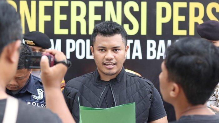 Kanit Tipidter Polresta Balikpapan, Iptu Wirawan Trisnadi Prawira menjelaskan, pihaknya tengah menyelidiki oknum caleg Balikpapan berinisial NH, yang diduga melanggar aturan kampanye dengan membagikan minyak goreng.