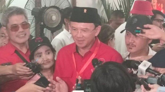 Politikus PDI-P sekaligus mantan Gubernur DKI Jakarta Basuki Tjahaja Purnama atau Ahok di Sekolah Partai, Lenteng Agung, Jakarta, Rabu (10/1/2024).