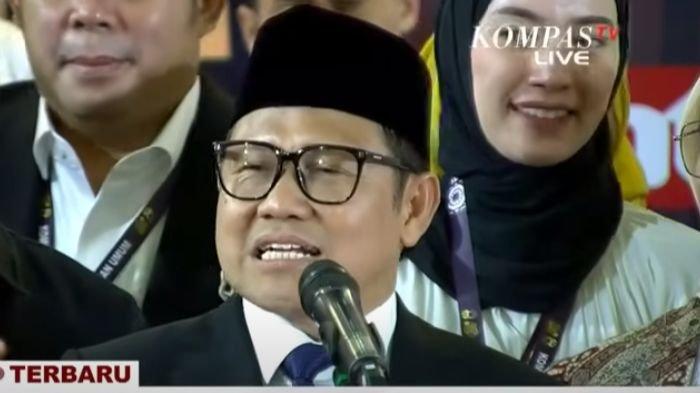 Cak Imin turut bicara saat konferensi pers Debat Capres 2024 terakhir tadi malam, Minggu (4/2/2024). Pendamping Anies Baswedan itu sebut Prabowo dan Ganjar telah bergeser setuju perubahan.