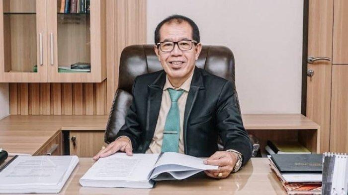 Dharsyi Akib yang diduga calon mertua Ayu Ting Ting.