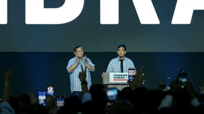 Gibran Rakabuming Raka menyampaikan pidato di hadapan pendukungnya atas keunggulan telak berdasarkan hasil quick count Pilpres 2024.