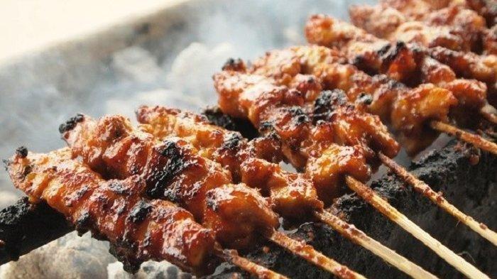 SATE - Inilah 30 rekomendasi menu makanan dan minuman berbuka puasa Ramadhan yang nikmat untuk disanpat dan enak serte menggiurkan.