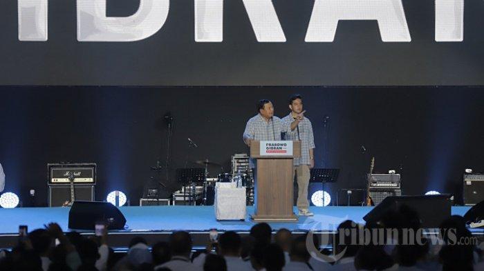 PRABOWO - Pasangan Calon Presiden dan Wakil Presiden nomor urut 2 Prabowo Subianto dan Gibran Rakabuming Raka memberikan Pidato Mengawal Suara Rakyat di Istora Senayan, Jakarta Pusat, Rabu (14/2/2024). Gerindra sebut Prabowo akan merangkul semua kekuaran di Indonesia. PDIP siap jadi oposisi. Respons Anies.