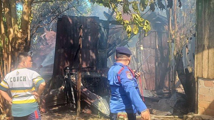 RUMAH HANGUS TERBAKAR - Kebakaran di Jalan Zamrud, RT 48, Berbas Tengah, Kota Bontang, Kalimantan Timur pada Kamis (22/2/2024).