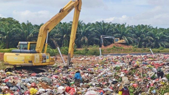 PENGELOLAAN SAMPAH PASER - Tempat Pembuangan Akhir Sampah, yang berlokasi di Desa Janju, Kecamatan Tanah Grogot, Kabupaten Paser, Provinsi Kalimantan Timur. Bupati Paser Fahmi Fadli mengaku perlu segera dilakukan penanganan dan pengelolaan sampah di Kabupaten Paser terlebih setiap harinya bisa mencapai puluhan ton.