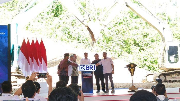 IKN NUSANTARA - Presiden Joko Widodo melakukan groundbreaking atau peletakan batu pertama pembangunan BRI International Microfinance Center di wilayah Ibukota Nusantara (IKN) Kamis (29/2/2024).TRIBUNKALTIM.CO/ARY NINDITA INTAN