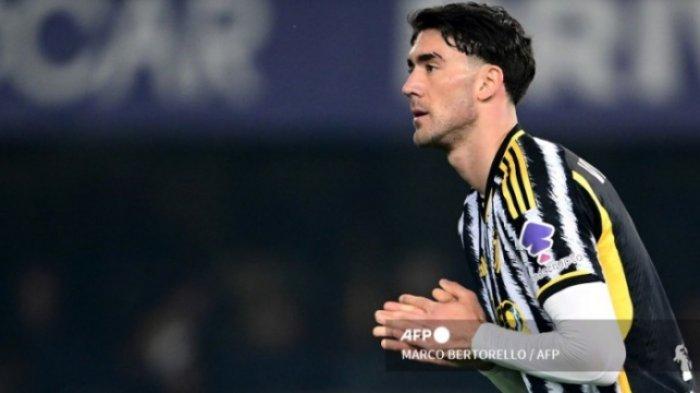 DUSAN VLAHOVIC - Aksi Dusan Vlahovic, pemain Juventus di laga melawan Hellas Verona pada Liga Italia Serie A, Sabtu (18/2/2024).