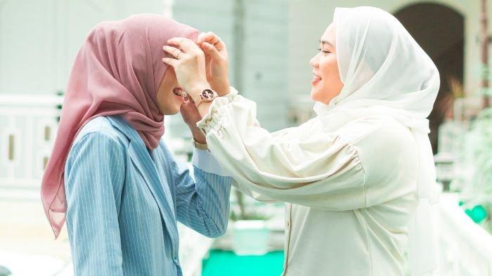 WANITA MUSLIMAH - Inilah penjelasan dan doa mandi wajib setelah haid bagi wanita muslimah yang harus dilakukan untuk mensucikan diri dari hadats kecil dan besar.