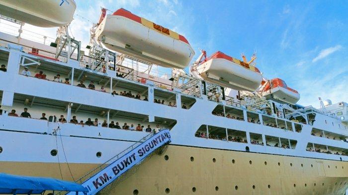 Arus mudik libur lebaran yang menggunakan moda transportasi laut melalui Pelabuhan Semayang Balikpapan tahun ini mengalami peningkatan yang cukup signifikan.