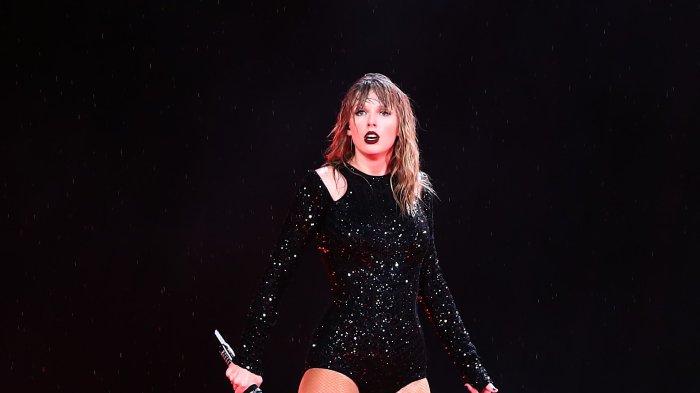LAGU VIRAL. Potret Taylor Swift saat tampil di ANZ Stadium pada 2 November 2018 di Sydney, Australia.