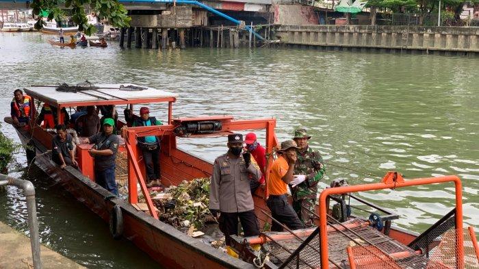 Kegiatan pungut sampah dan susur Sungai Karang Mumus (SKM) di Samarinda, Sabtu (18/5/2024).TRIBUNKALTIM.CO/SINTYA ALFATIKA SARI