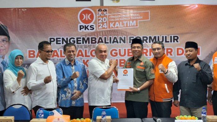 PILGUB KALTIM 2024 - Isran Noor dan Hadi Mulyadi saat mengembalikan berkas pendaftaran bakal calon kepala daerah ke Sekretariat PKS Kaltim, Selasa (21/5/2024) di Samarinda, Kalimantan Timur.