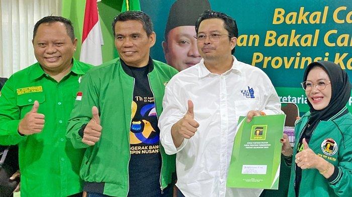 PILKADA KALTIM 2024 - Ketua Pemenangan Pemilu Dapil PPP Kalimantan, Rusman Yaqub saat menerima pengembalian formulir dari kandidat pertama bakal calon gubernur Kalimantan Timur, Mahyudin pada Minggu (2/6/2024).