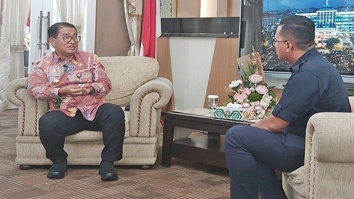 STUNTING DI KALTIM - Pj Gubernur Kaltim Akmal Malik saat membicarakan persoalan stunting di Kalimantan Timur di VVIP Rumah Jabatan Gubernur Kaltim, Kota Samarinda, Kalimantan Timur. Akmal Malik kecewa karena kasus stunting di Kalimantan Timur hanya turun 1 persen saja, Minggu (2/6/2024).