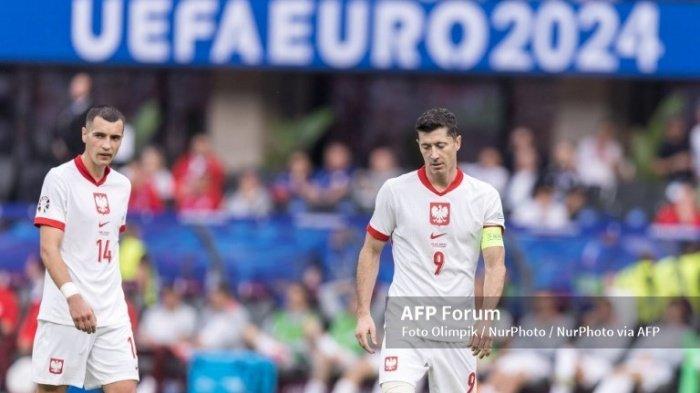 EURO 2024 - Jakub Kiwior dan Robert Lewandowski (kanan) di laga Polandia vs Austria di penyisihan Grup 2, Jumat (21/6/2024) malam. Klasemen sementara dan hasil lengkap Euro 2024. Polandia resmi jadi tim pertama yang angkat kaki dari Euro 2024. Belanda vs Prancis tanpa gol.