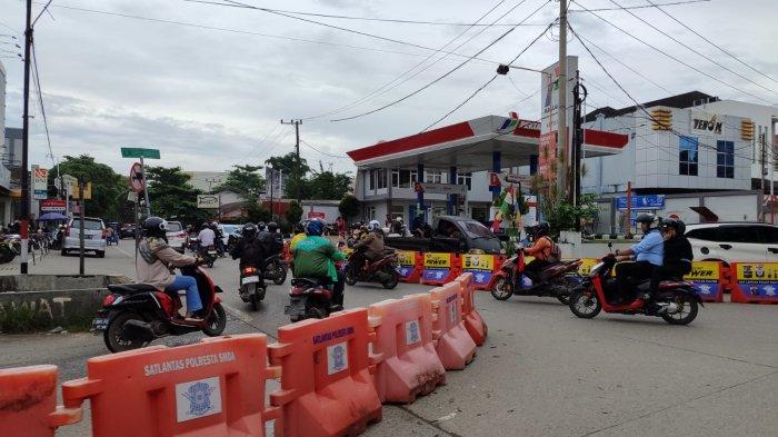 Barrier yang terpasang di depan SPBU Jalan Gatot Subroto Samarinda.TRIBUNKALTIM.CO/SINTYA ALFATIKA SARI
