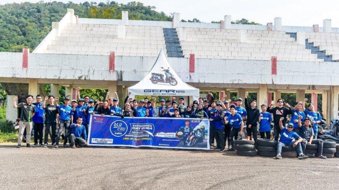 Para peserta antusias jadi bagian dari bLU cRU riding experience terlebih lagi berkesempatan merasakan keunggulan R15 Connected Series.