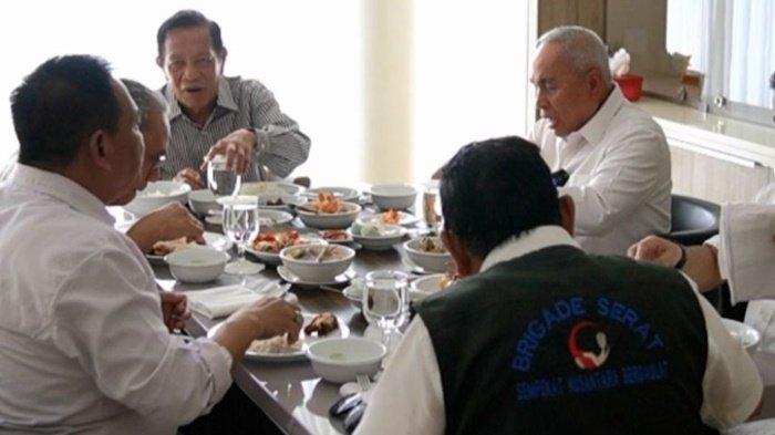Tokoh Berau yang kini merupakan politikus Partai Gerindra Kaltim, Makmur HAPK yang baru–baru ini bertemu Isran Noor menyayangkan pertemuannya diartikan macam–macam.