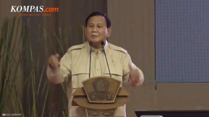 PIDATO PRABOWO - Menteri Pertahanan dan Presiden Terpilih, Prabowo Subianto saat pidato di kepada 906 calon perwira remaja (capaja) TNI-Polri di Balai Sudirman, Jakarta Selatan, Jumat (12/7/2024) sore. Prabowo Subianto mengatakan, keamanan menjadi salah satu tolok ukur penting bagi sebuah negara.
Bahkan Prabowo menyebut untuk apa membangun kereta api cepat, bandara, jalan raya, waduk dan lain lain jika negara tidak utuh, tidak aman.