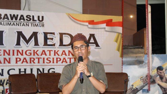 PILKADA 2024 - Anggota Bawaslu Kaltim Divisi Pencegahan, Partisipasi Masyarakat, dan Humas, Galeh Akbar Tanjung pada acara sosialisasi dengan tema