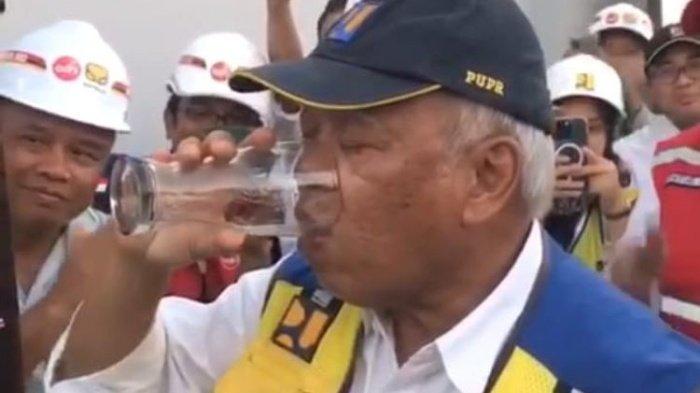 Menteri PUPR Basuki Hadimuljono menjajal minum air IKN langsung dari kerannya, Senin (29/7/2024).