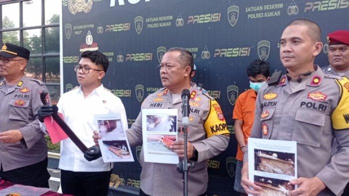 Polres Kukar saat konferensi pers terkait kasus penemuan mayat di jalan poros Tenggarong-Samarinda pada Senin (5/8/2024) sore.