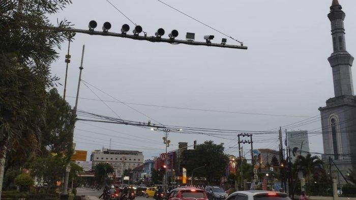 Kamera fasilitas tilang elektronik di Jalan Letjen Suprapto Samarinda Ulu Kalimantan Timur, Februari 2023.TRIBUNKALTIM.CO/NEVRIANTO