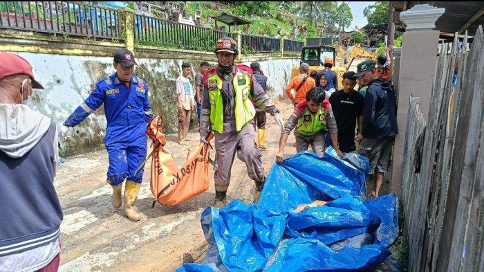 LONGSOR DI BALIKPAPAN - Kondisi terkini longsor di Tempat Pemakaman Umum (TPU) di kawasan Gunung Guntur, Kecamatan Balikpapan Tengah, Kota Balikpapan, Kalimantan Timur pada Jumat (9/8/2024) pagi. Dari proses kegiatan ini, para petugas sudah mengevakuasi tulang belulang yang diduga dari kuburan di pemakaman umum Gunung Guntur.