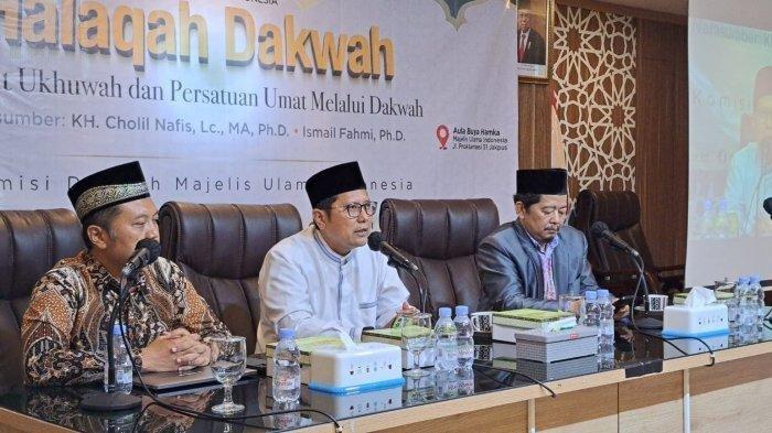 Ketua Majelis Ulama Indonesia (MUI) Bidang Dakwah dan Ukhuwah KH Cholil Nafis di kantor MUI, Jakarta, Senin (19/2/2024).