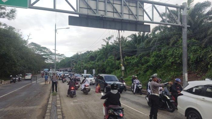 Kondisi macet di Jalan Cipto Mangunkusumo sejak diberlakukan skema satu arah dengan sistem buka tutup. TRIBUNKALTIM.CO/MUHAMMAD RIDWAN