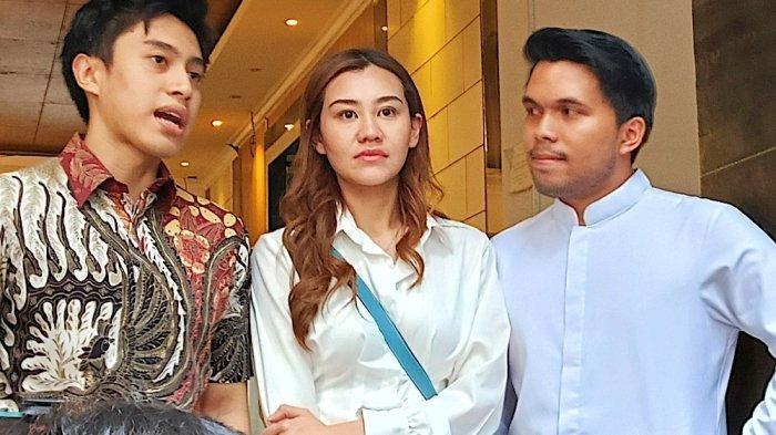 Pasangan Aaliyah Massaid dan Thariq Halilintar akan tempuh jalur hukum soal penyebaran berita hoax soal kehamilan
