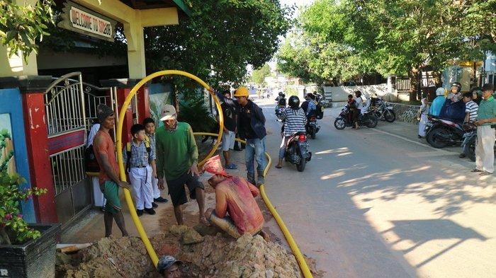 JARGAS BONTANG - Ilustrasi sejumlah pekerja proyek Jargas Bontang melakukan penggalian dan pemasangan pipa Jargas di Jalan Parikesit, Bontang Baru, Kota Bontang, Kalimantan Timur beberapa waktu lalu.