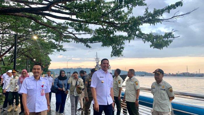 Walikota Samarinda Andi Harun meninjau Teras Samarinda tahap I, Rabu (4/9) sore.TRIBUNKALTIM.CO/SINTYA ALFATIKA SARI