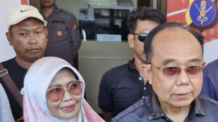 KASUS PENCEMARAN NAMA - Andi Sofyan Hasdam saat memberikan keterangan pers usai mendampingi Neni Moerniaeni menyerahkan laporan pencemaran nama baik di Polres Bontang, Selasa (3/9/2024). Kasus ini sudah masuk dalam ranah penyelidikan, diawal pihaknya memanggil pelapor dan saksi untuk dimintai keterangan.