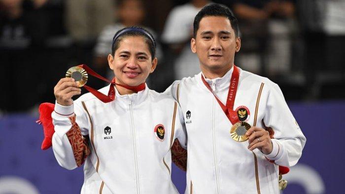 Selebrasi kemenangan pasangan ganda campuran SL3-SU5 Indonesia Hikmat Ramdani/Leani Ratri Oktila setelah berhasil mempersembahkan medali emas pertama Paralimpiade Paris 2024