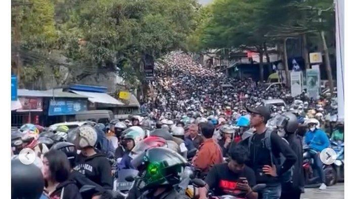 MACET DI PUNCAK BOGOR - Viral kemacetan di Puncak Bogor hingga wisatawan meninggal, cek penyebab dan fakta-fakta lainnya.